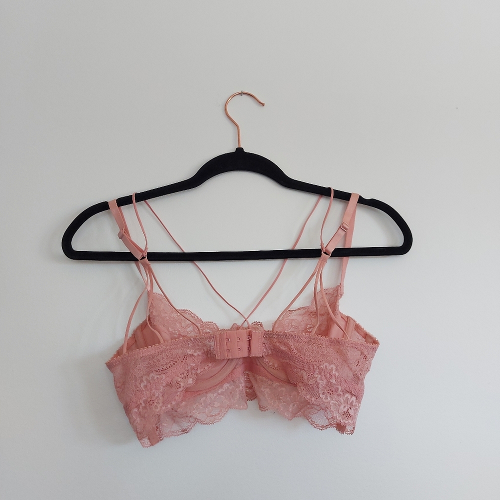 Feather And Pearl Lingerie Set - Picture 3 of 8